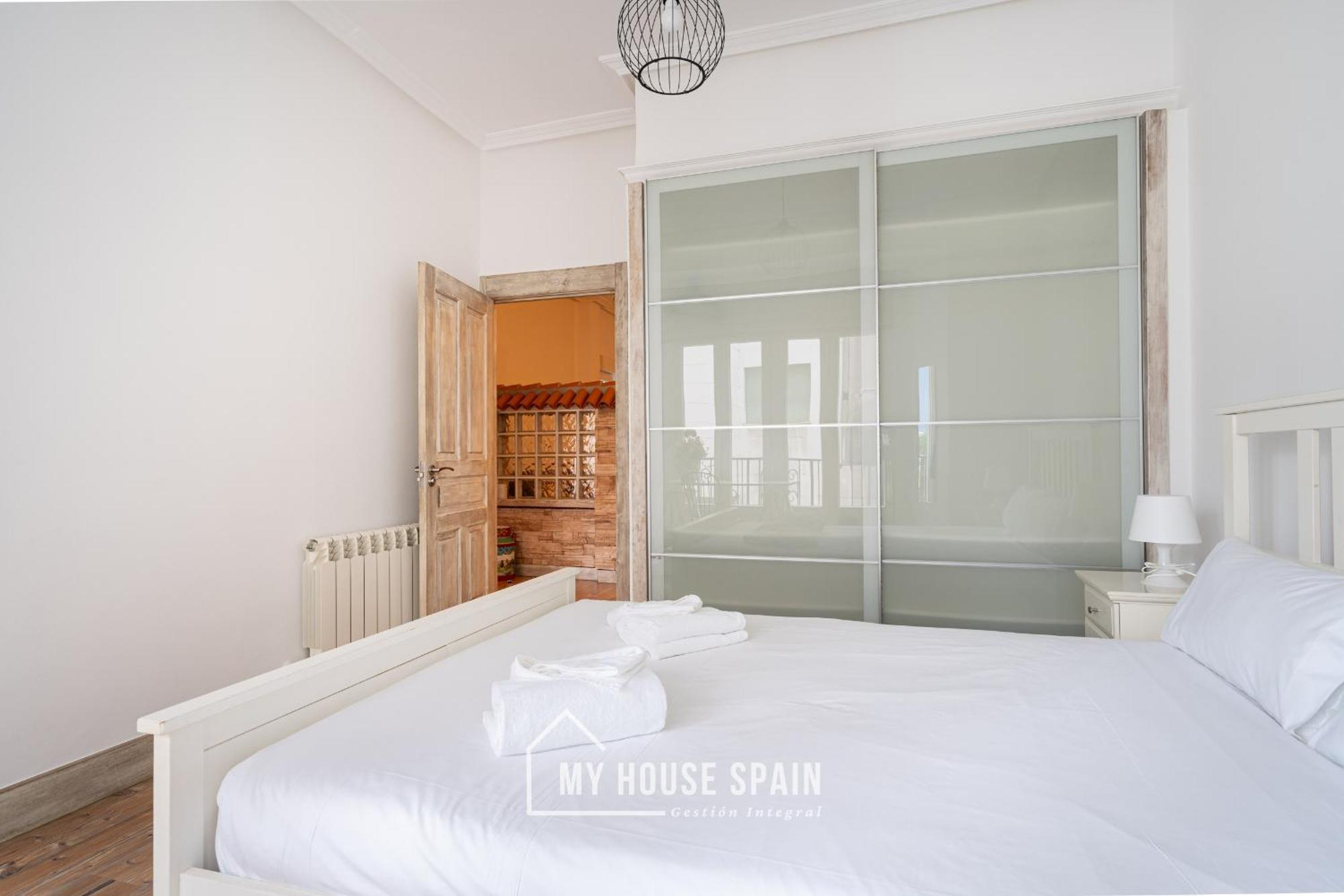 Myhousespain - Piso Reformado En El Centro Gijon Exterior photo